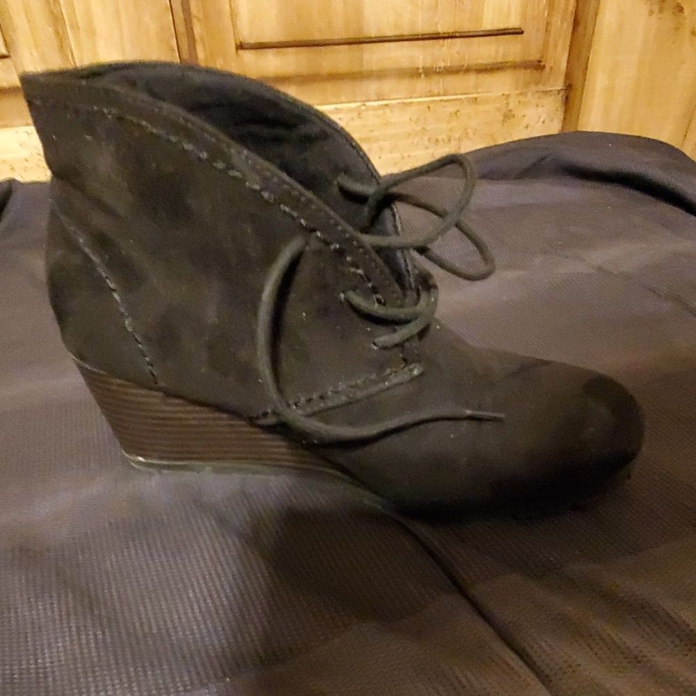 Boots - Picture 3 of 3